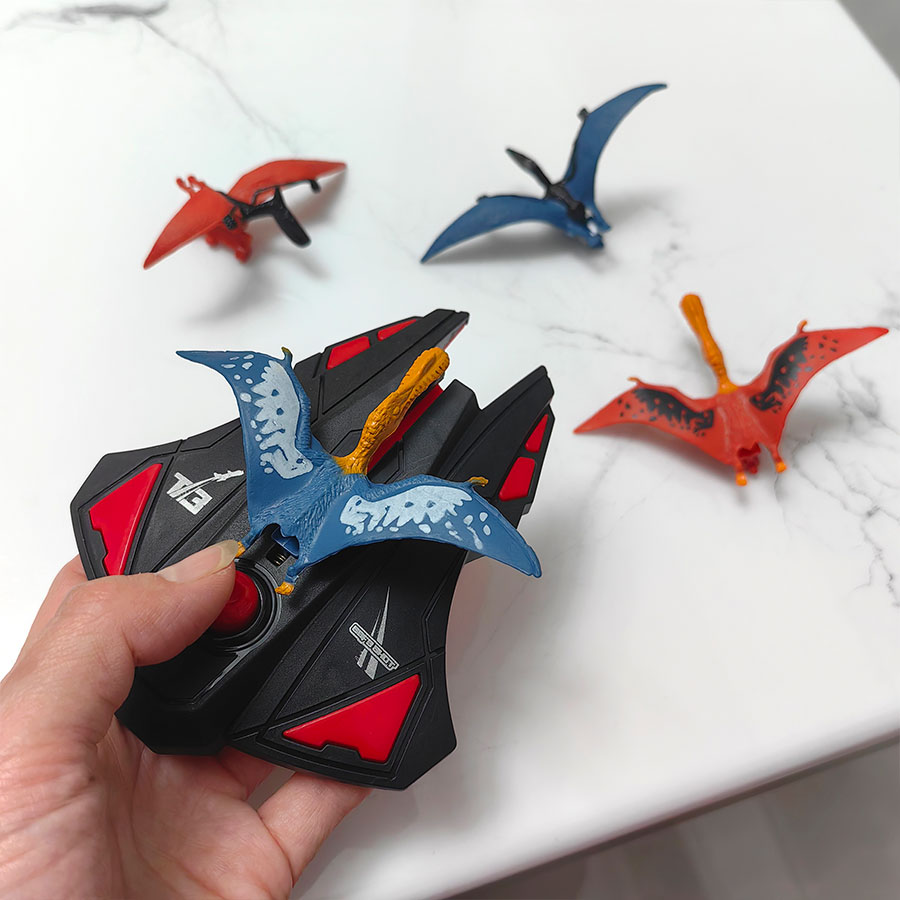Catapult Launcher Toy - ของเล่นยิงปืนสำหรับเด็ก, ปืนยิงสีดำ+ไดโนเสาร์แบบหนังสติ๊ก 4 ตัว เกมเครื่องบินปล่อยมือแบบแมนนวลสำหรับเด็กที่ชื่นชอบสำหรับเล่นกลางแจ้ง