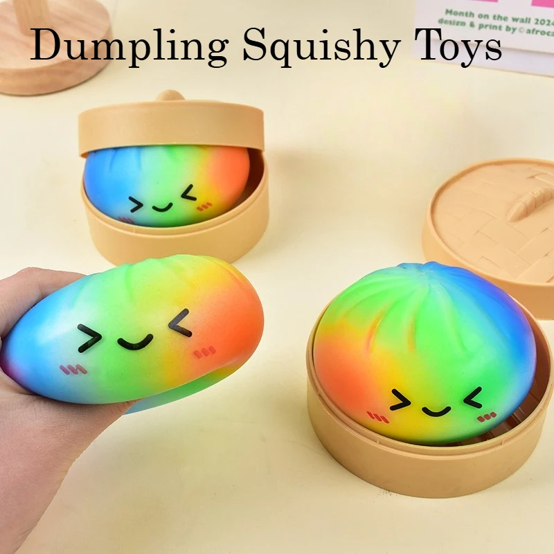 Kids Toys Dumplings - ของเล่นบีบสควิชชี่รูปเกี๊ยวสีรุ้ง พร้อมลูกบอลบีบคลายเครียดแบบไม้ไผ่ บีบแล้วคืนรูปช้า ของเล่นบีบนุ่มนิ่มสำหรับผู้ใหญ่และเด็ก